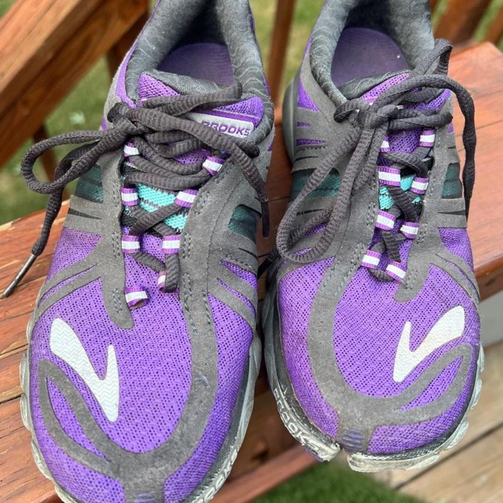 Brooks Womens 6 PureCadence 2 Purple Gray Road Trail Running Jog Sneakers